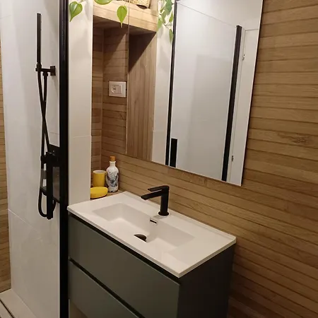 Suitehome Comfort Near The Nocleg ze śniadaniem 3*